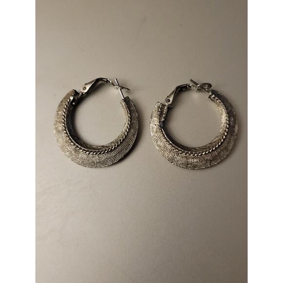 Stainless silver 1" Scrolled Etched Hooped Earrings - Picture 5 of 6